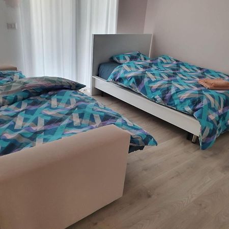 טיראנה Luxurious Double Bedroom Suite מראה חיצוני תמונה