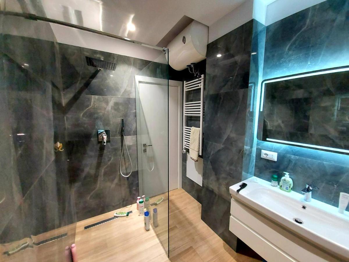 טיראנה Luxurious Double Bedroom Suite מראה חיצוני תמונה
